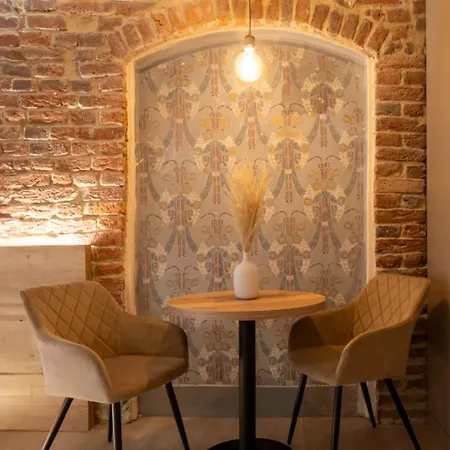 White Wolf Boutique 3*