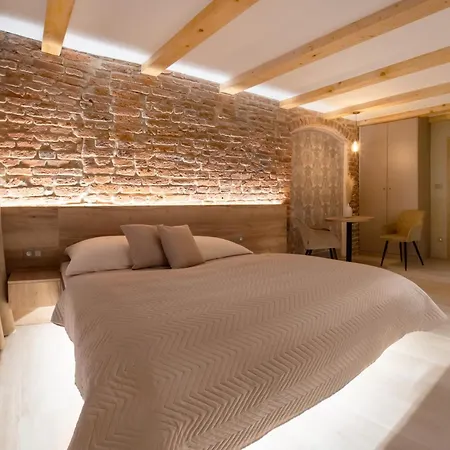 White Wolf Boutique Aparthotel