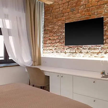 White Wolf Boutique 3* أولوموك
